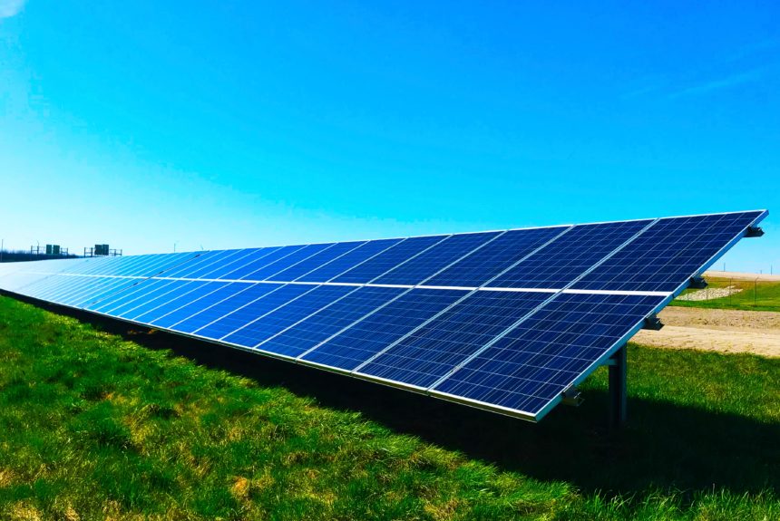 New hybrid device can both capture and store solar energy