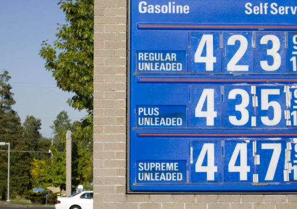Gas hits $4 on average in US